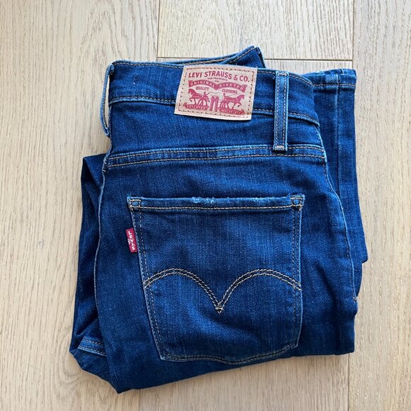 Levi's 724 High Rise Straight Distressed Jeans - Picture 4 of 4